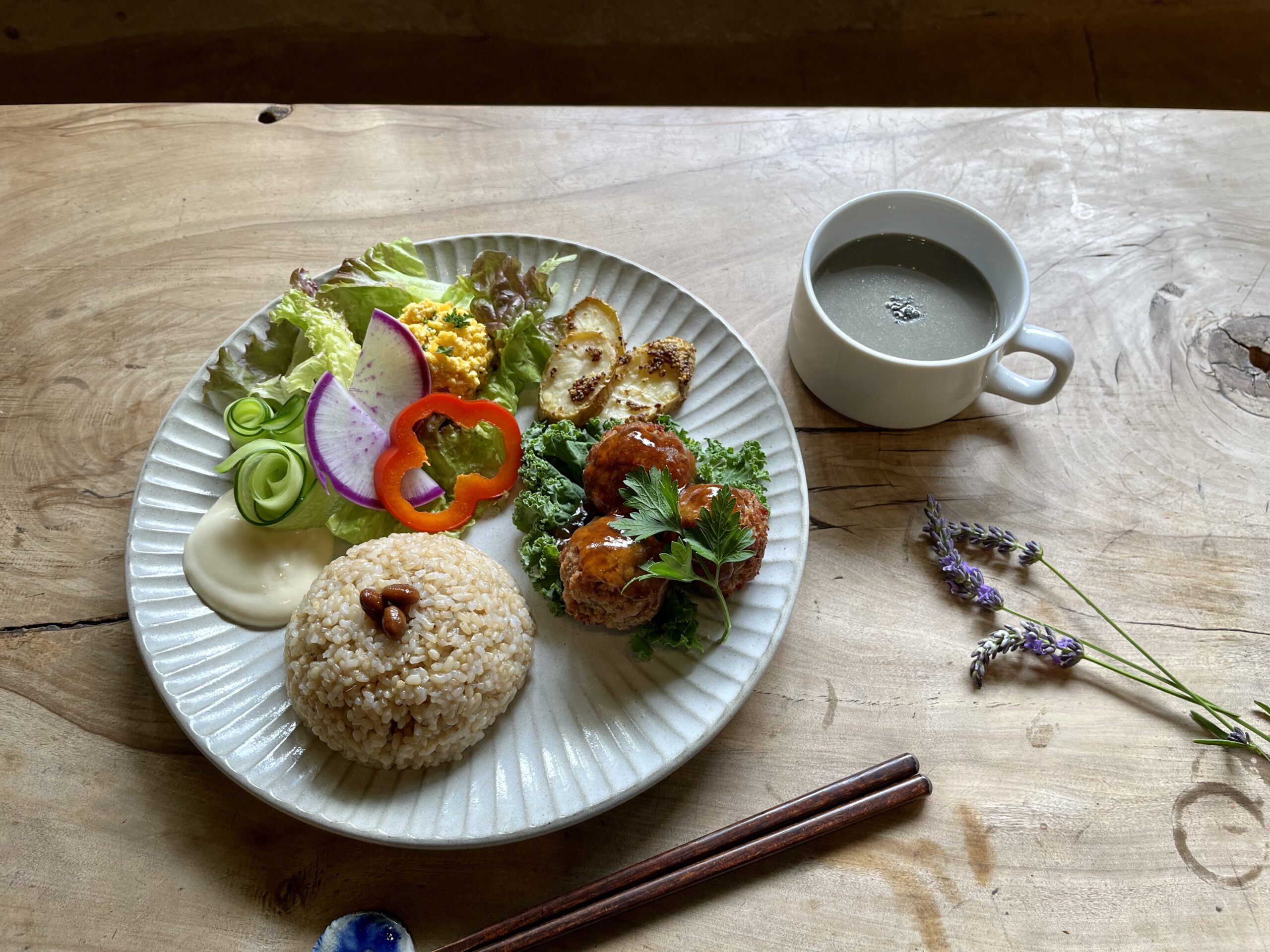 6.19〜 NEW 季節のヴィーガン・スロープレート『ベジミートボールの甘酢あんかけ』他