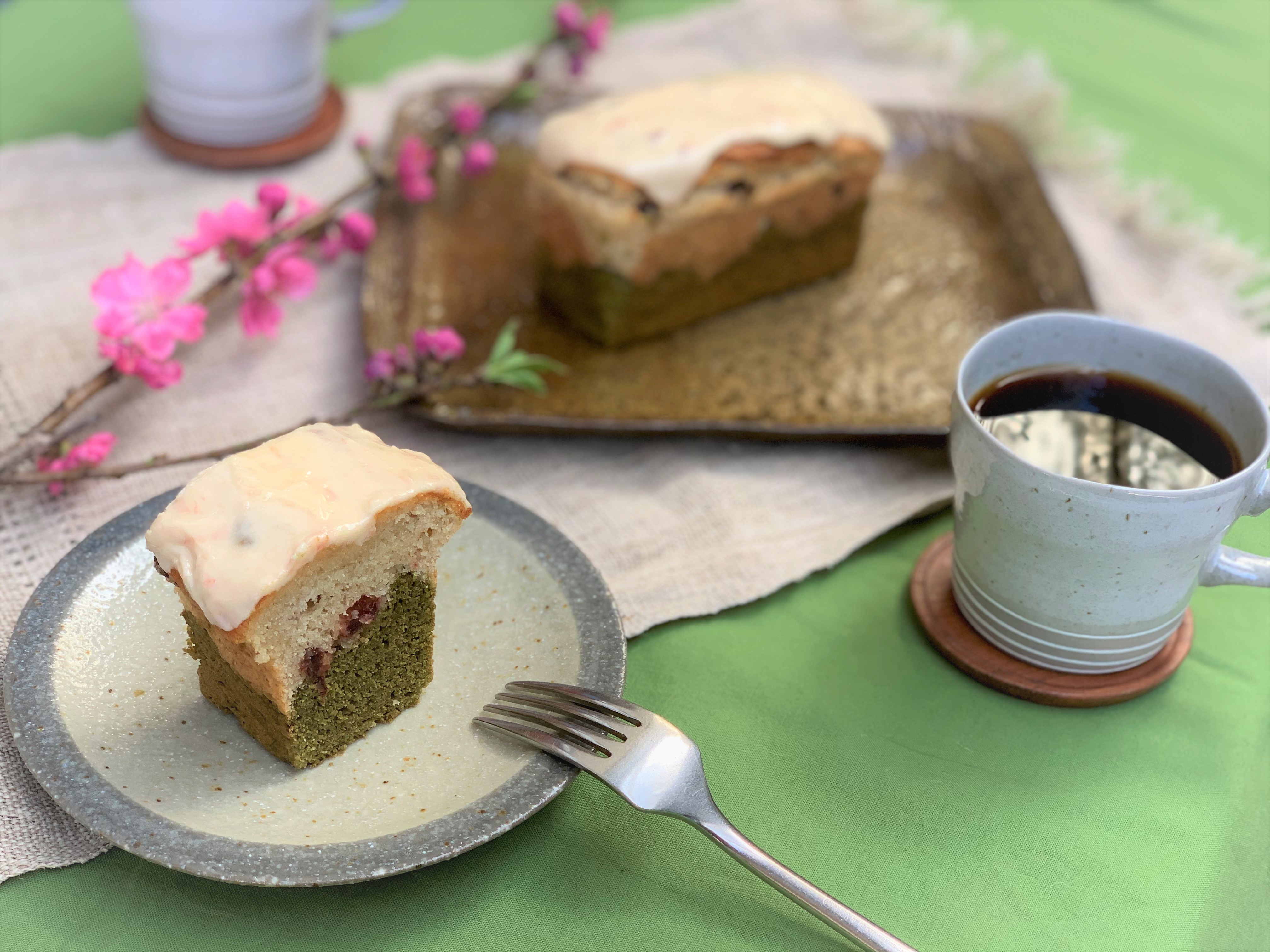 〔ホール販売＠ウェブショップ〕桜・さくらんぼと緑茶の２層仕立てのケーキ